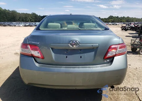 2011 Toyota Camry Base z USA, uszkodzony, nr VIN 4T1BF3EK3BU703344